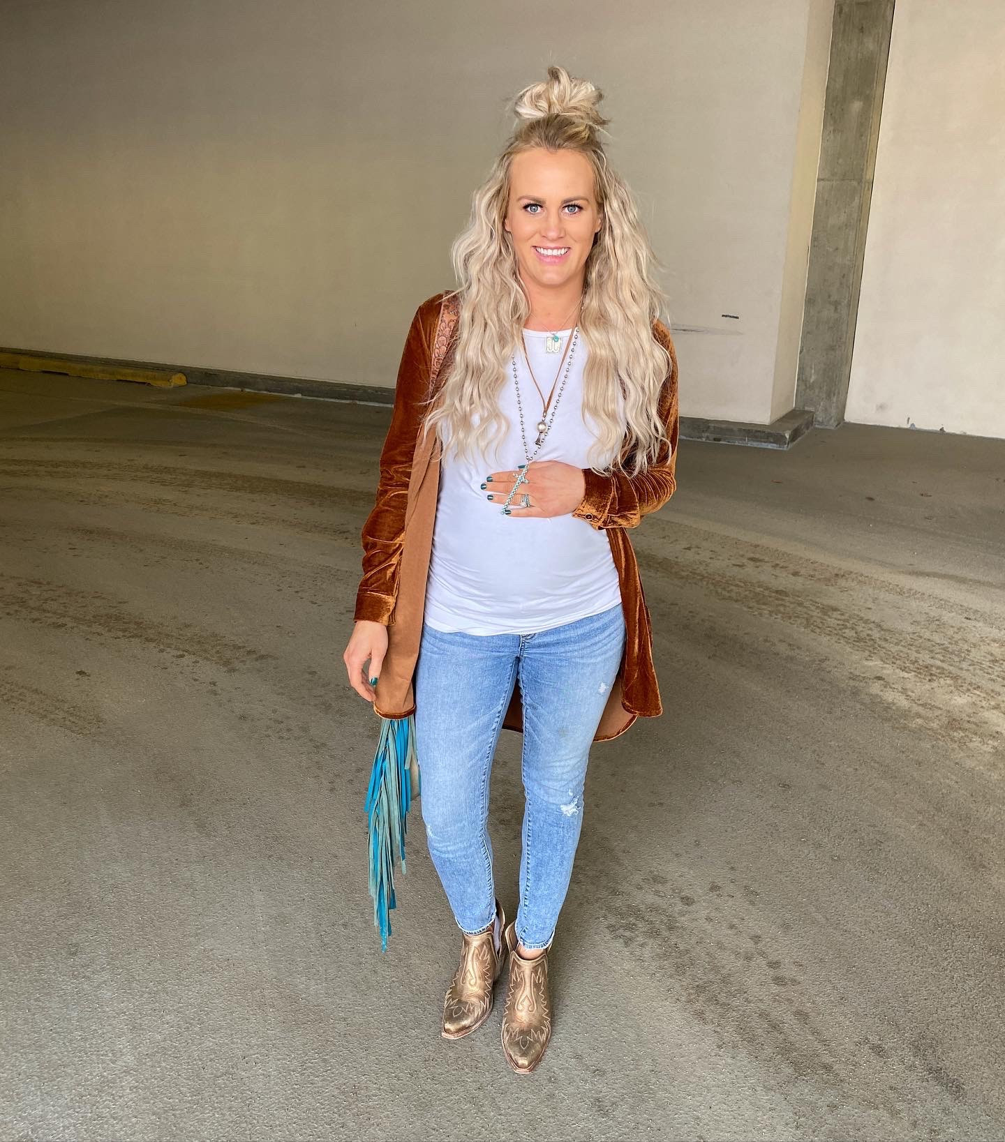 Recently when I asked about what jeans you wanted to see, many of you asked for maternity recs! 

I love you all…but not enough to get pregnant just so I can recommend the best jeans 😉

So I’m pulling some pieces from the archives, back when I was pregnant! 

I have straight, cropped, flare, wide leg, and a couple of shorts—as well as a few staple tops that lasted me my entire pregnancy! 