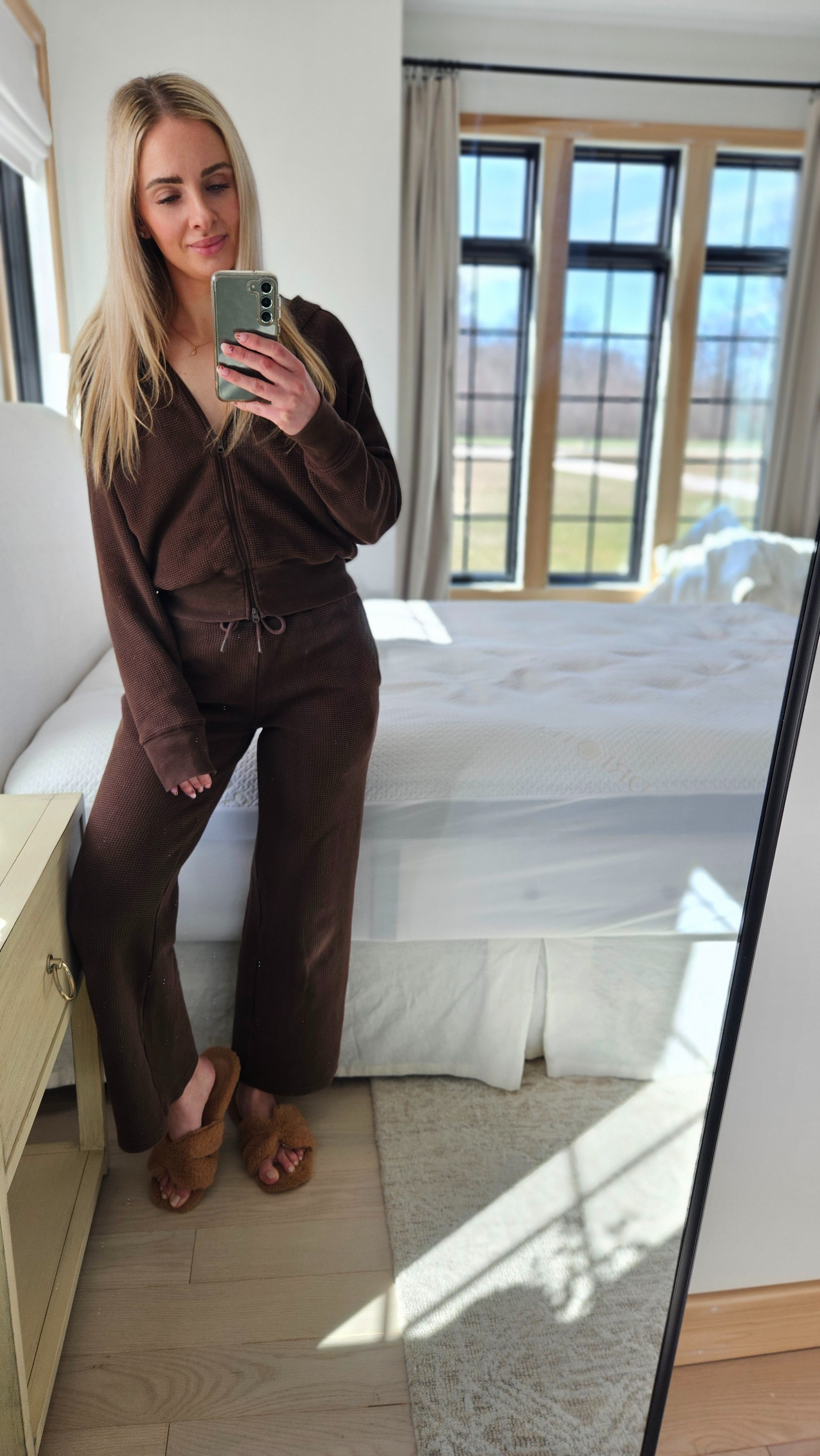 cutest comfy sweatsuit..wearing size xs top and bottom🤎love Negative clothing so much!

#LTKootd #LTKActive #LTKgrwm