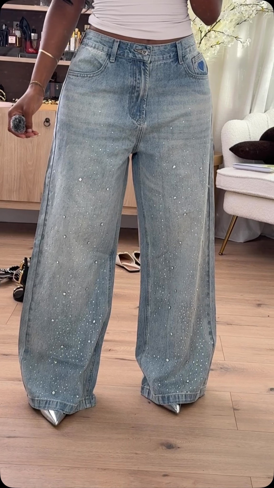 SPARKLE DENIM ✨

Because your jeans deserve a little drama too. 💎 The rhinestone detail + wide-leg fit take these from basic denim to a full statement moment. Perfect for girls’ night, date night or dressing up your denim for the holidays.

Wearing: Size Small | 5’4” | 140 lbs | 34D-27-40

rhinestone jeans, embellished jeans, wide leg jeans women, statement denim, sparkle jeans, date night outfit, girls night outfit, holiday outfit women, going out jeans, trendy denim

📲 Download the FREE LTK app & follow me (@kirasfashionfinds) to shop the look.
