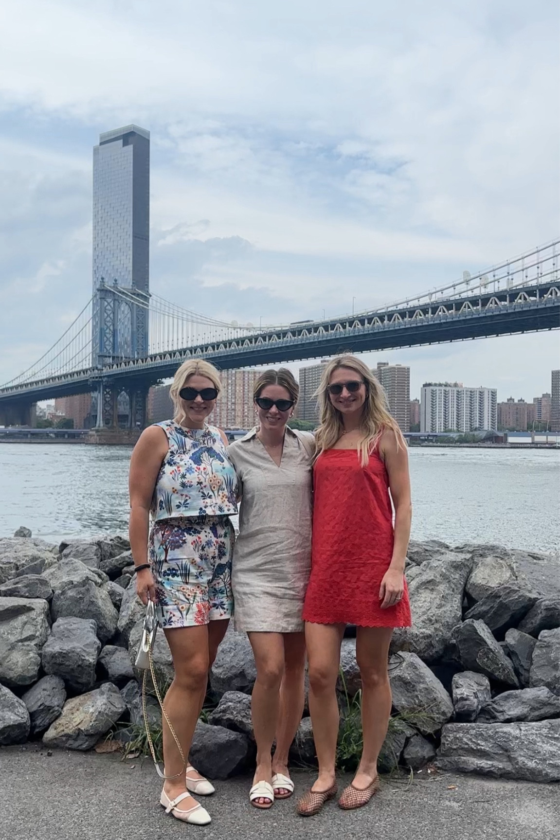 New York fashion. Travel fashion. Summer set. Summer style. Outfit inspo. Fashion inspo. Summer fashion. Tara jarmon  