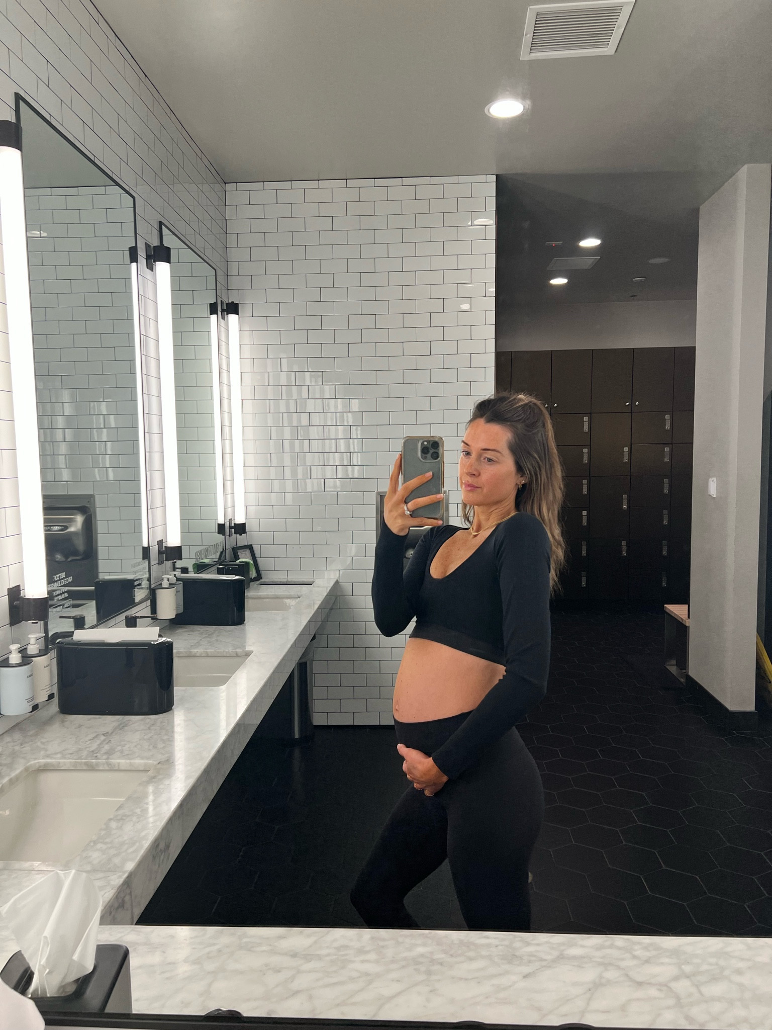 workout uniform 🤰🖤 #LTKmaternity #LTKworkouts #LTKfitness