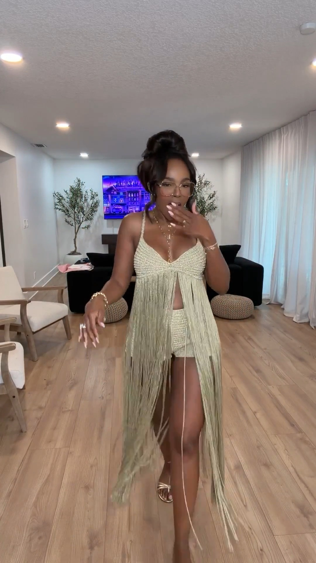 This fringe moment is that bold, statement look — the movement, the texture, the fit… it just does everything and instantly elevates your whole vibe.

Where to wear this:
Vacation nights
Birthday dinners
Girls night
Special events

I love pieces like this because even though it’s a statement, you can style it different ways and rewear it — so your cost per wear still makes sense.

Everything is linked below

xx Kira | Kira’s Fashion Finds

34D - 27 - 40 | size small or 4

#LTKgrwm #LTKootd #LTKPetite