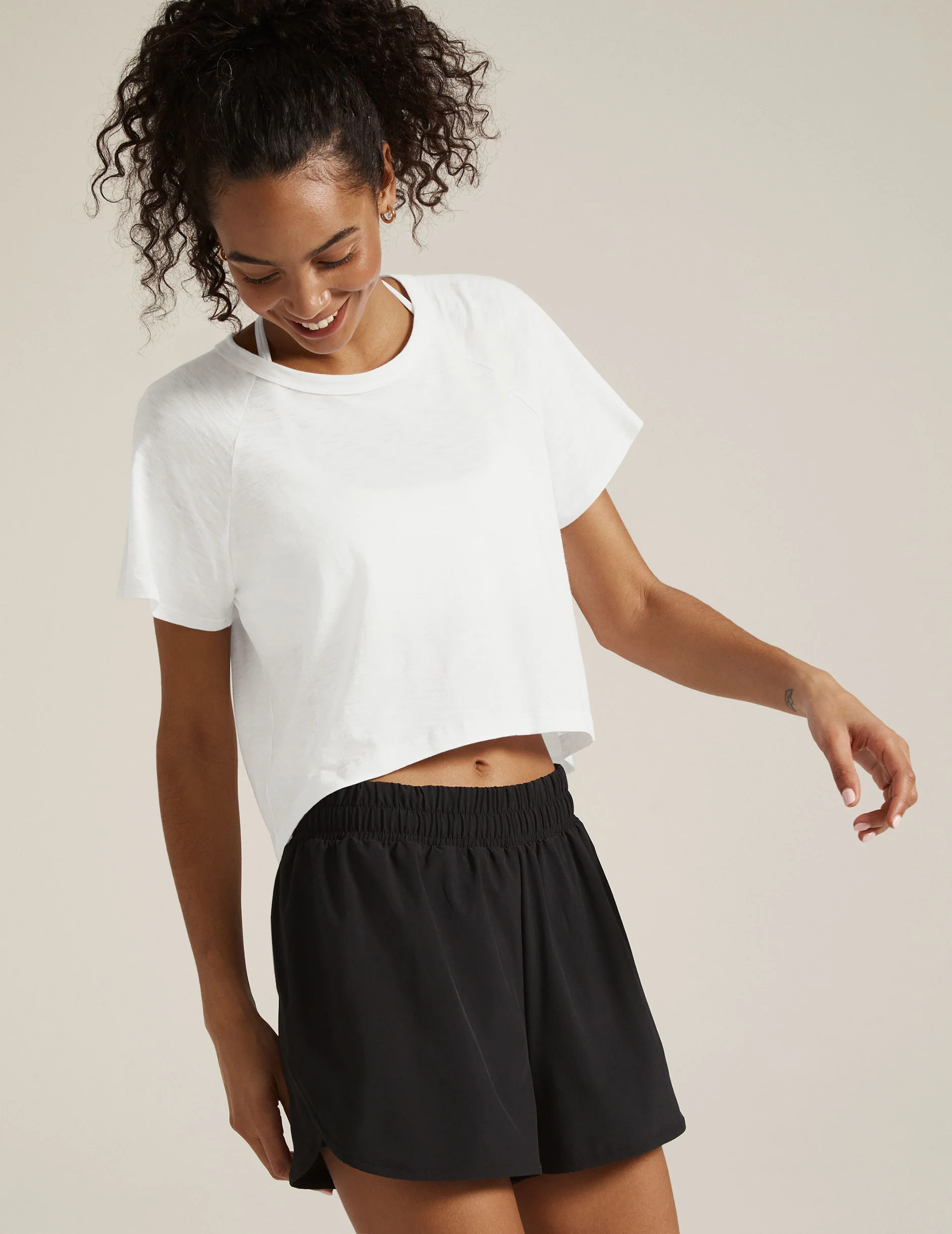 Signature High Low Cropped Tee | Beyond Yoga | Beyond Yoga