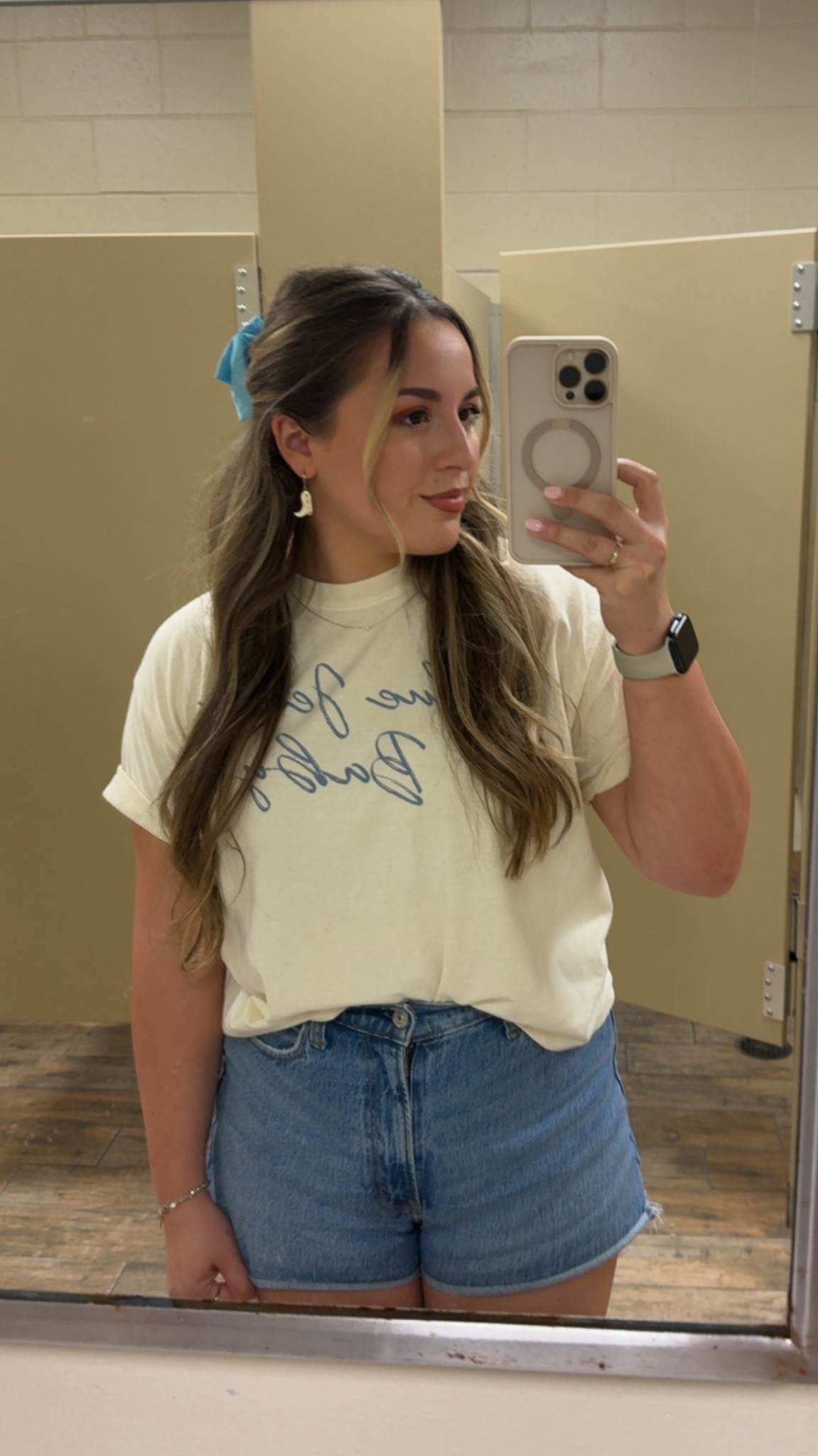 Country Concert Outfit🥰
Top is size Large from Rebel & Grace (🔗in bio)
Shorts size 10 in curve love:)

#LTKStyleTip #LTKU #LTKFindsUnder100