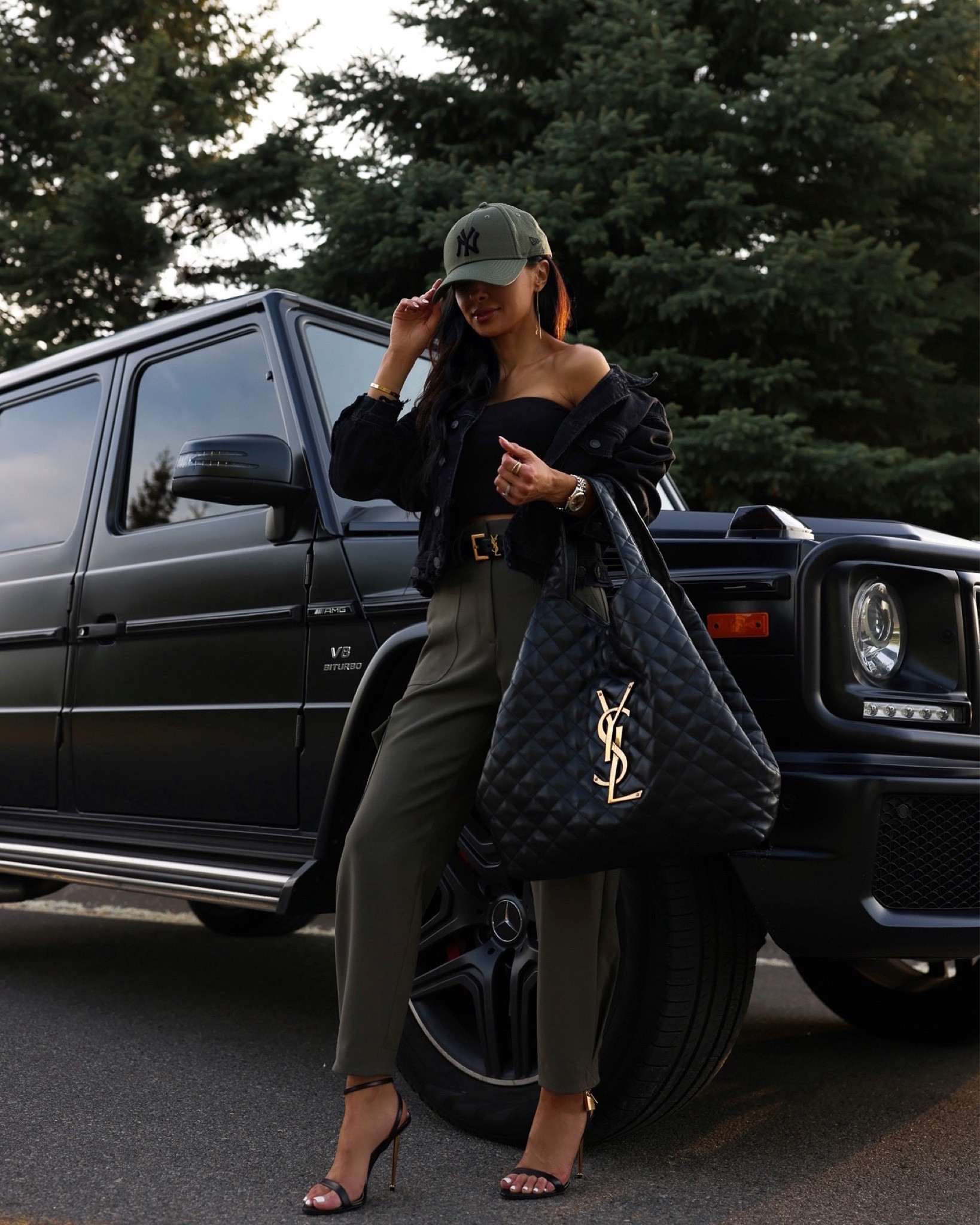 How to wear the cargo trend
Express olive green cargo pants wearing an XS
Saint Laurent icare bag



#LTKunder50 #LTKunder100 #LTKstyletip