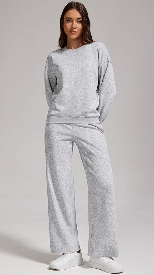 Women’s 2-Piece Oversized Sweatshirt and Jogger Sweatpants Tracksuit Set - Cozy Fall/Winter Cas... | Amazon (US)