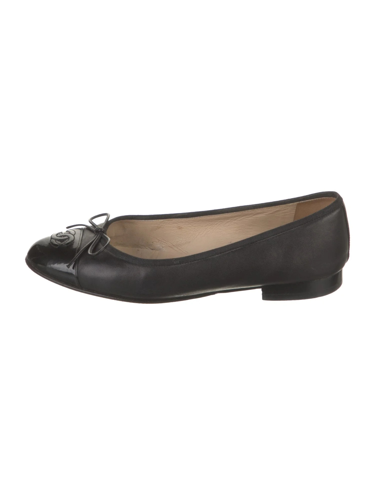Chanel Vintage Interlocking CC Logo Ballet Flats - Black Flats, Shoes - CHA1420782 | The RealReal | The RealReal