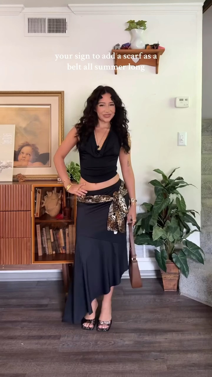 my favorite accessories to add to my summer outfits ⭐️ outfit details: 
• top from @princesspollyboutique 
• skirt from @manuxstudio 
• heels from @stevemadden 
• bag from @gigipip 
• scarf is thrifted! 
#summeroutfits #summeraccessories #accessories #outfitideas #outfitinspo #scarves #scarfoutfit