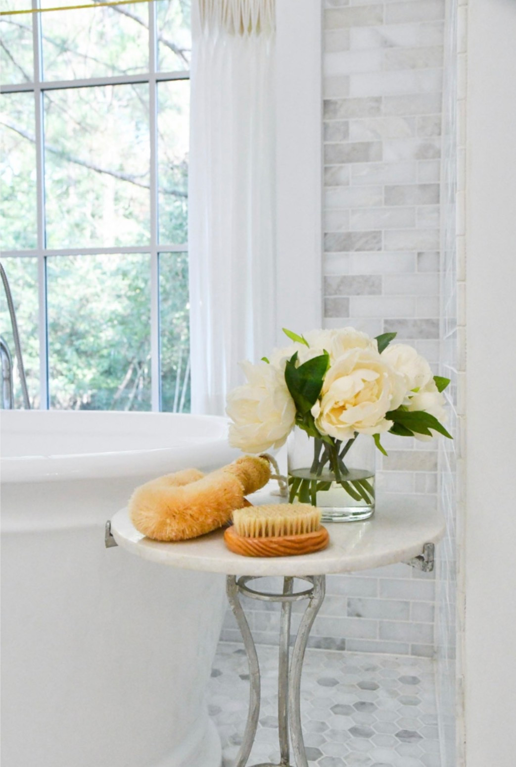 Bathroom home decor 
Faux floral arrangement 

#LTKHome