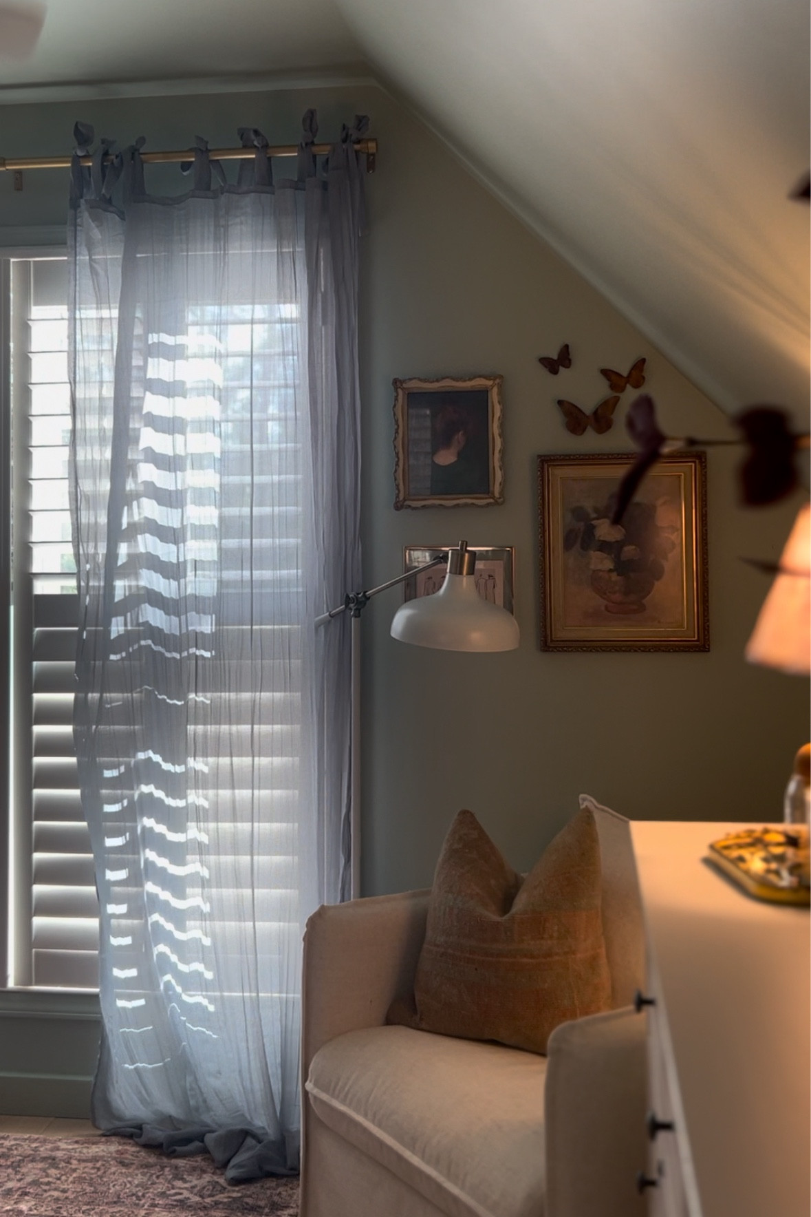 Love how this cozy corner of my room feels in the afternoon light!💌

#LTKHome