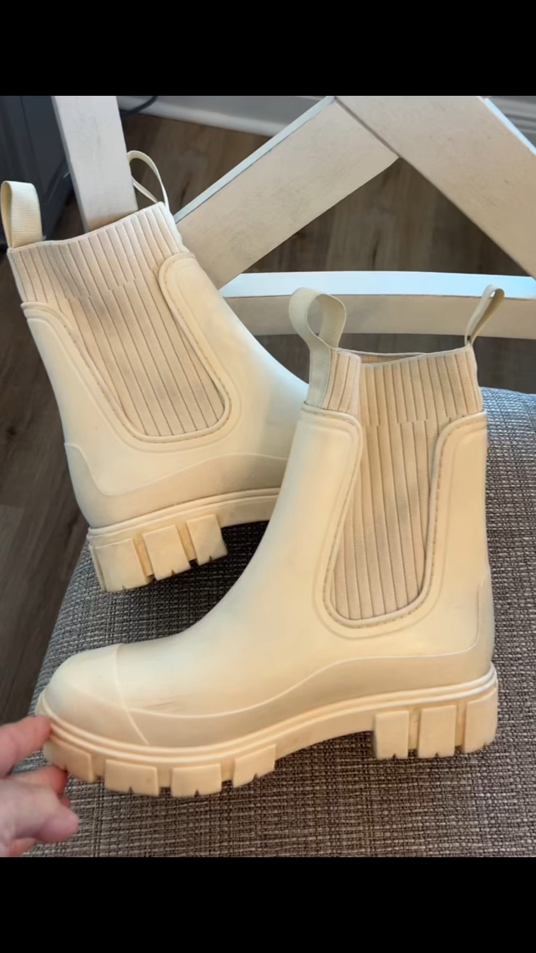 Super cuter rubber midcalf boots@UYIRAIN

#LTKActive #LTKdayinmylife #LTKSeasonal