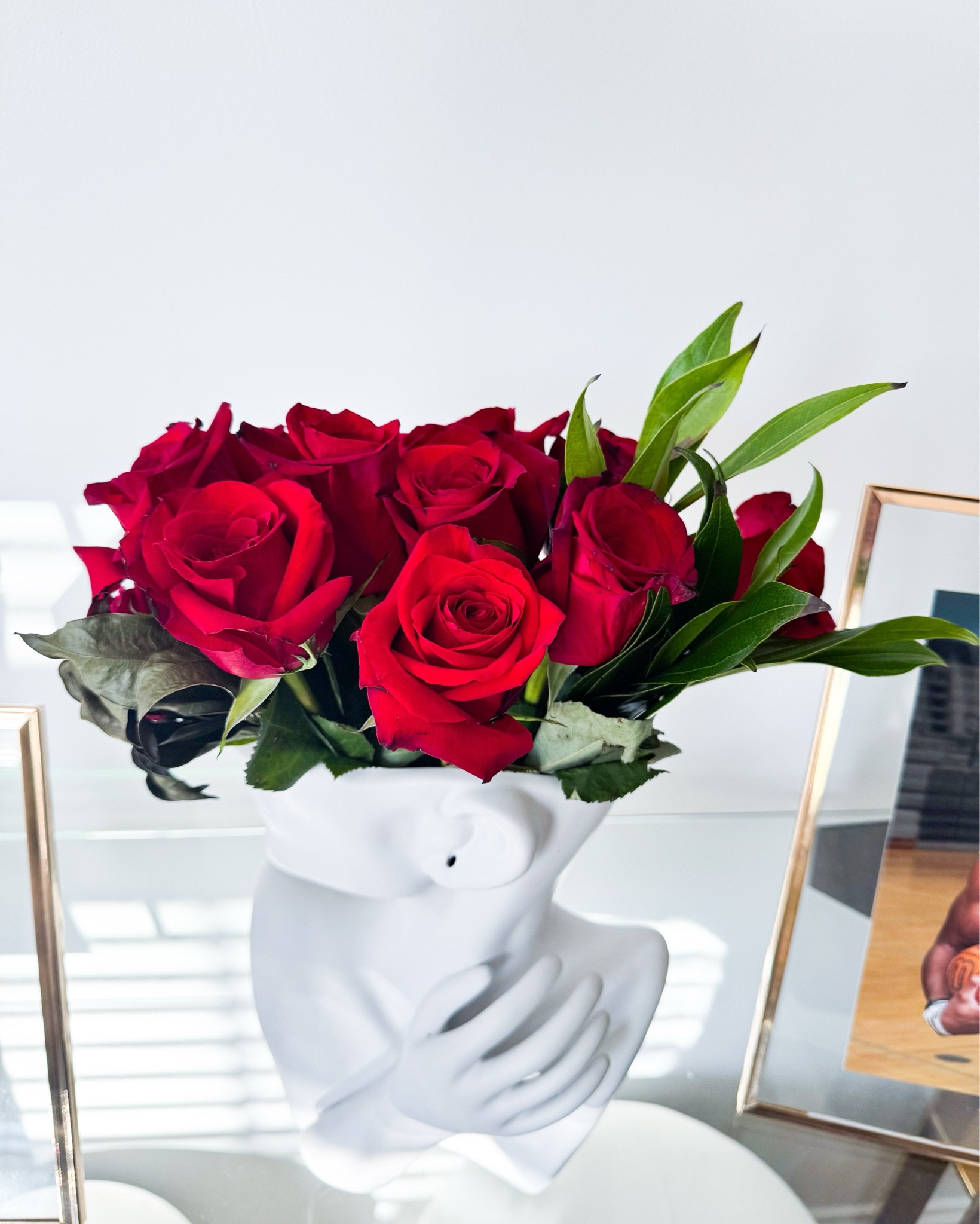 Roses and red and the vase that they’re in is gorgeous ❤️

#LTKHome