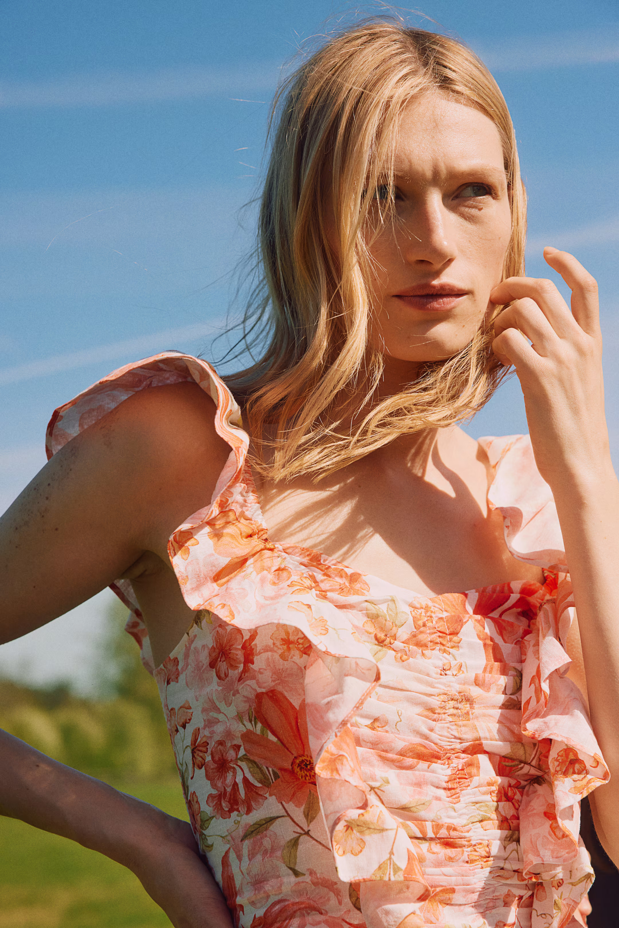 Linen-blend cropped blouse - Coral red/Floral - Ladies | H&M GB | H&M (UK, MY, IN, SG, PH, TW, HK)