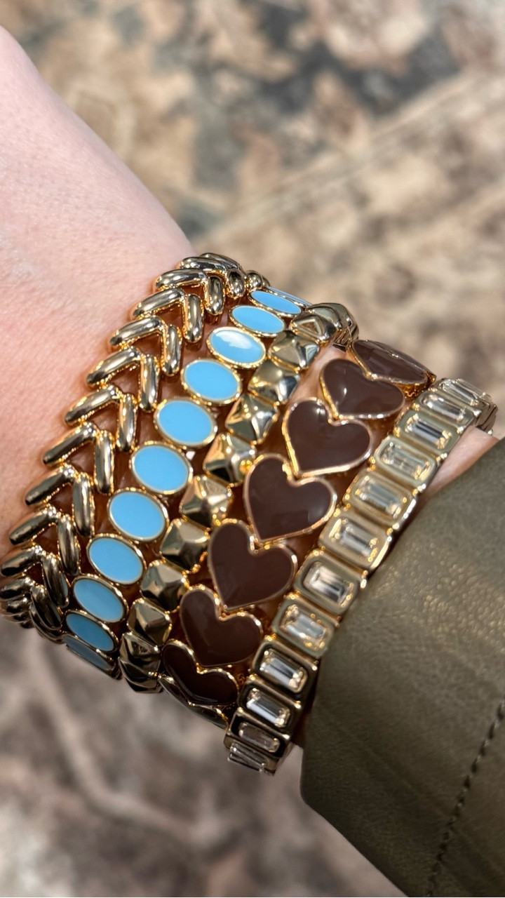 Comment SHOP to get links to the best bracelets ever! @lalumiereny has so many styles, you’re sure to find the perfect stack! 

#lalumere #braceletstack #claspfreejewelry #bracelets #ad