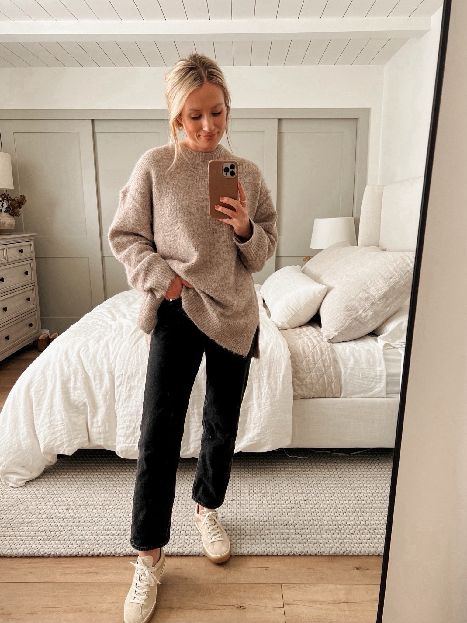 This oversized sweater from
Nordstrom and my Rothy sneakers are on sale! 

SWEATER: XS (very oversized!!!)
JEANS: 26 regular
SHOES: 7.5 (true to size)

#winteroutfit #jeans #abercrombie #casual #denim

#LTKtravel #LTKsalealert #LTKstyletip