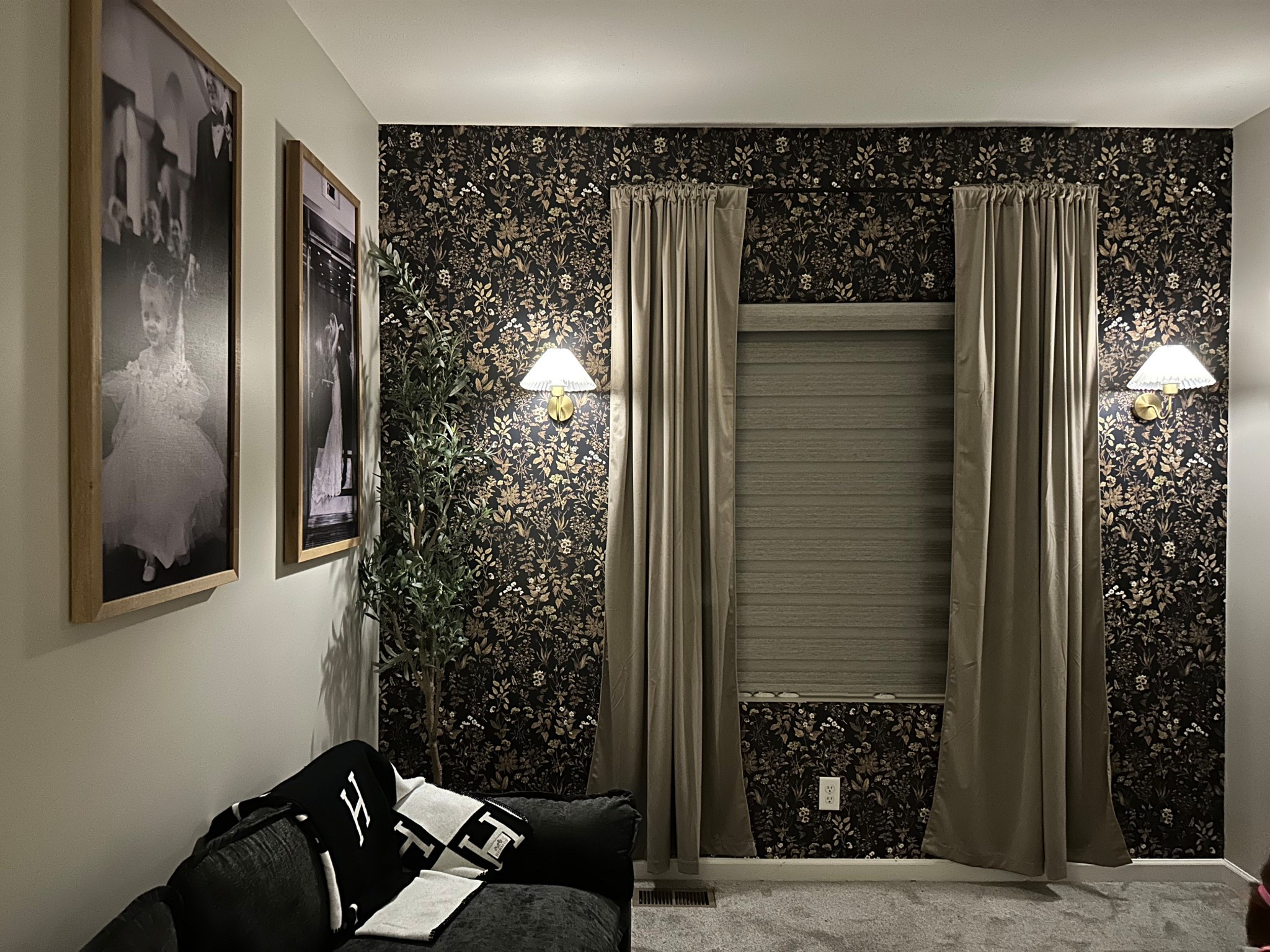 The wallpaper we used for our cozy living room space ✨

 #homedecor #interiordesign #homedesign #decor #home #interior #homedecoration #interiordecor #homesweethome #decoration #amazonfinds #amazonhome #amazondecor #amazon #wallpaper #office #livingroom

#LTKHome #LTKSeasonal