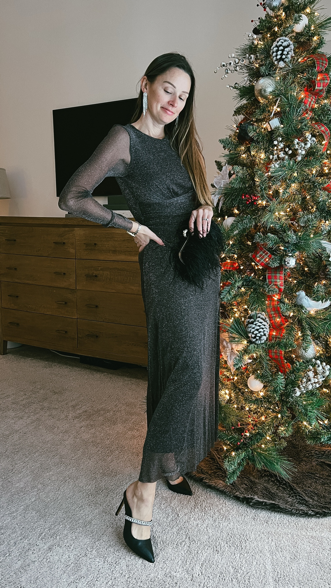 Holiday outfit inspiration from H&M featuring five chic looks for every event this season. These elevated, affordable styles are easy to mix and match for parties, family gatherings, and winter celebrations. If you need wearable holiday fashion ideas, this reel has all the neutral, classic H&M pieces I’m loving right now.

#LTKgrwm #LTKFindsUnder100 #LTKHoliday