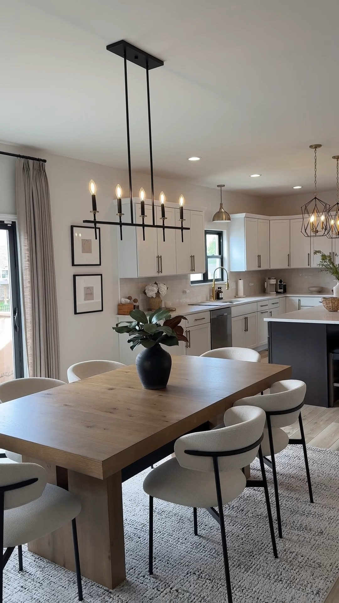 Dining room refresh! This table is so nice and extends to fit up to 8 people! 🙌 I have a 7-10x10 size area rug under it (linked)

#LTKHome