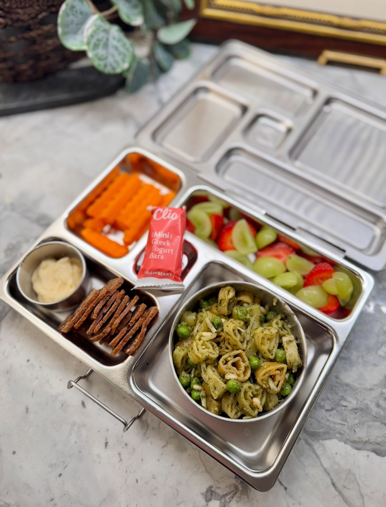 Pesto pasta with peas for school lunch💗

#LTKKids #LTKHome
