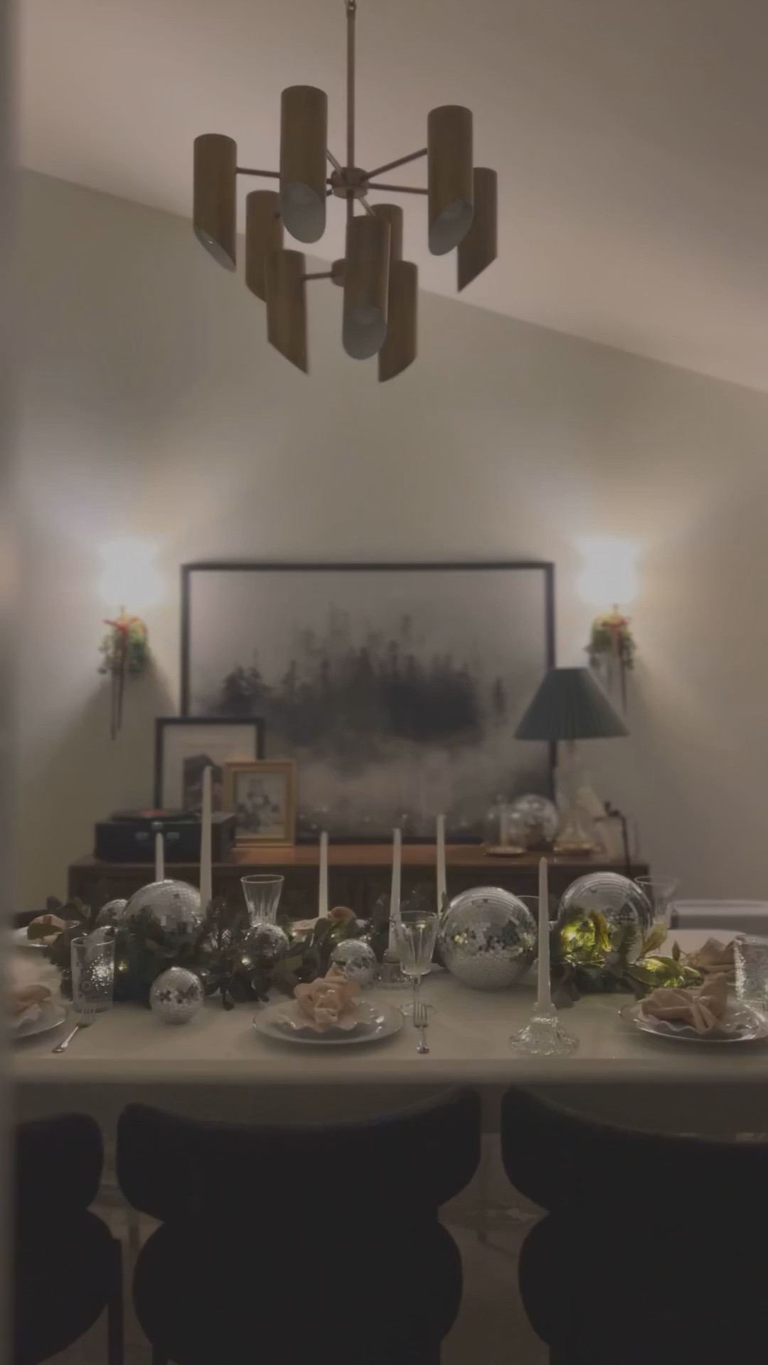 A little sparkle, a little green. This Christmas–New Year table setting is all about balance—calm neutrals, faux greenery, and a hint of disco glow. Everything’s linked so you can recreate the look in minutes. 

#HolidayTable #NeutralChristmasDecor



#LTKParties #LTKHome #LTKHoliday