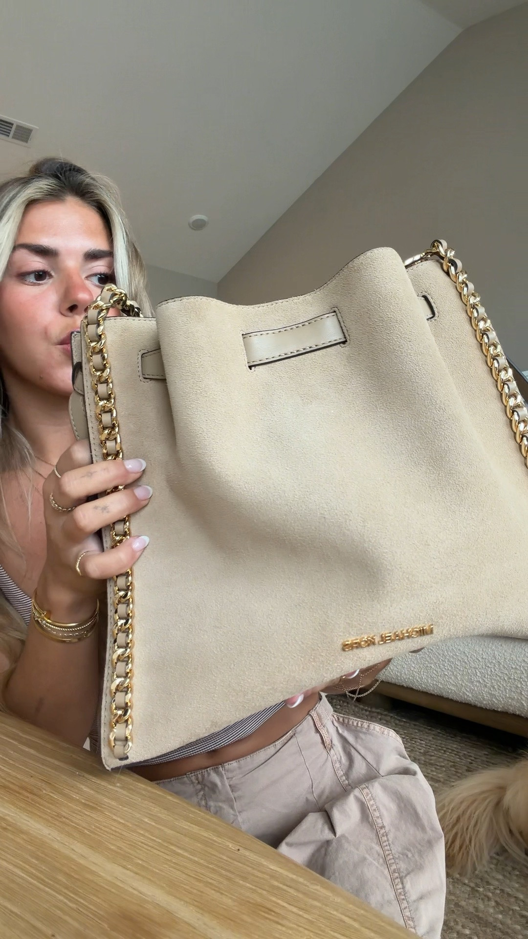 Perfect bag for spring! Versatile, Stylish, and Spacious!

@Michael Kors US #michaelkors #mkpartner