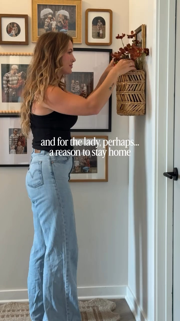 A home that feels good > pretty much everything.
Good lighting, coffee, people you love, and enough little things that make staying in feel like the plan. 🤎

#homebody #cozyhome #livedinhomes #simplehomewelove #homelifestyle

#LTKSeasonal #LTKstorytime