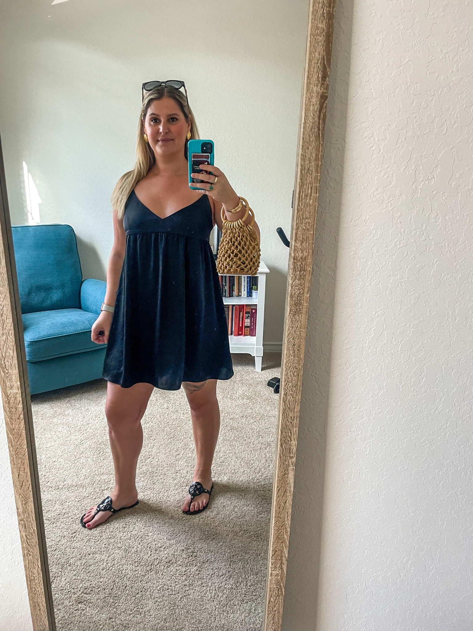 Saturday Nighy 🦪🍷

#LTKSeasonal #LTKFindsUnder100 #LTKStyleTip