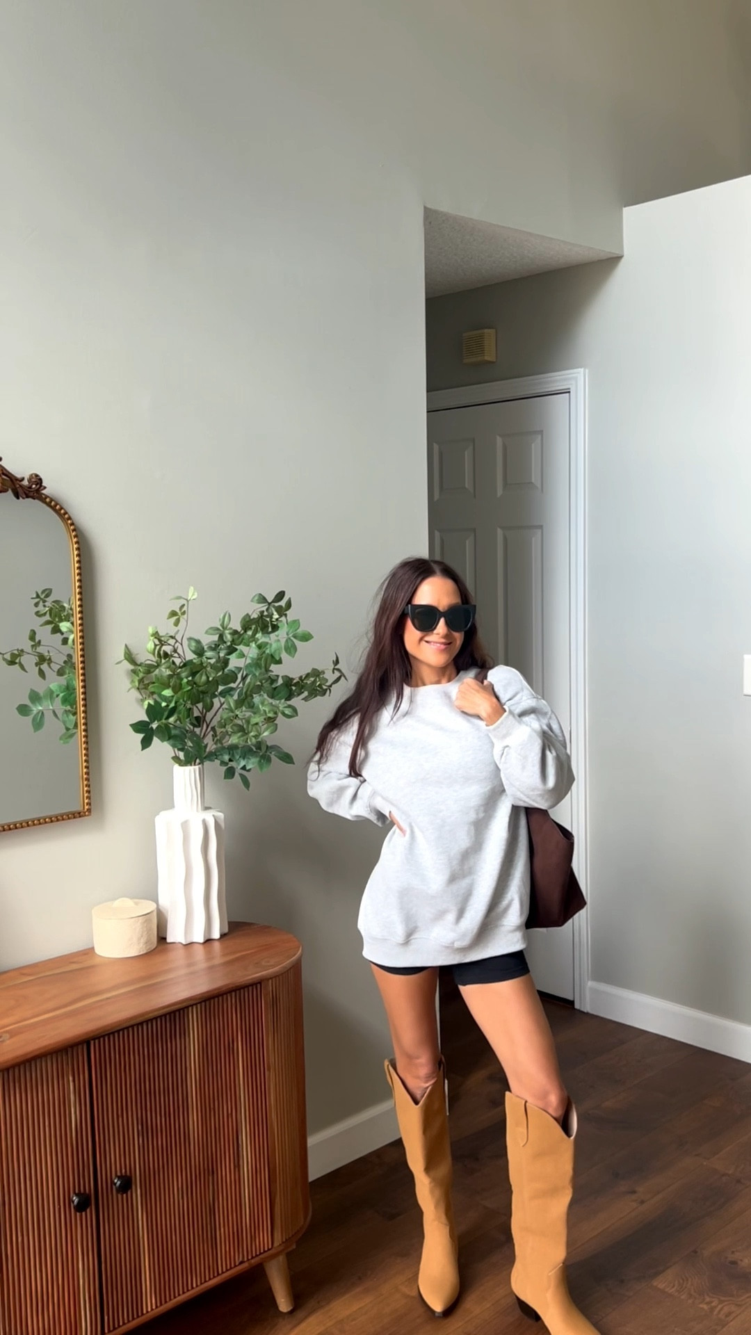 Oversized baggy grey sweatshirt and suede boots for fall! 🍁

#LTKFindsUnder50 #LTKSeasonal #LTKStyleTip