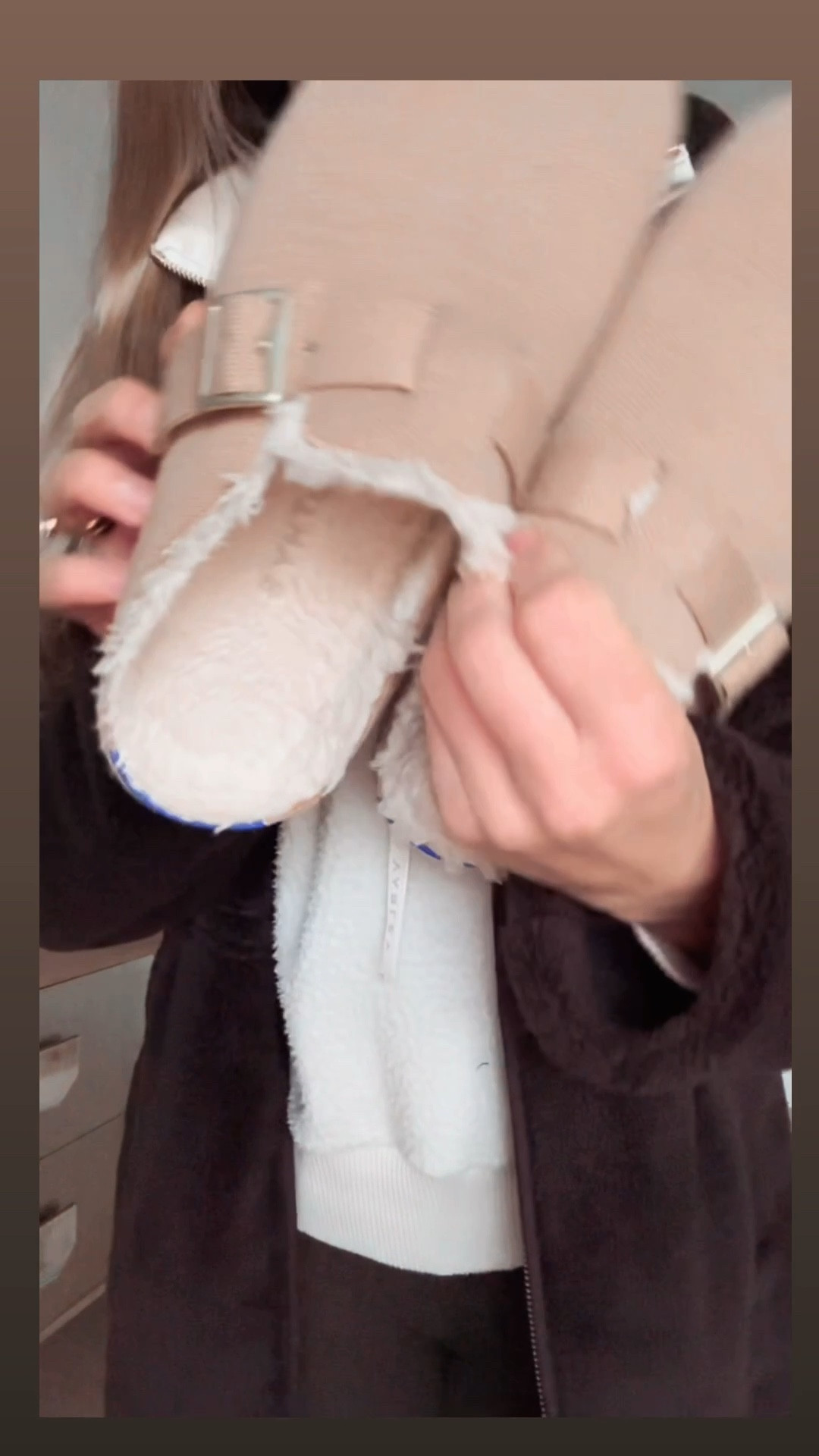 
Cold weather isn’t my thing, but the outfits are 🤍
One of my go-to formulas for looking casual-cute on the go! 
I’m loving these shearling items, and the coat is 30% off, a few left! 

*wearing size S in everything 

#shearling #neutraloutfits #cozychic #casualcute #ltkstyle #momstyle #ltkunder100 #ltkfinds #everydayoutfit #falllayers #winterlayers #effortlessstyle #athleisure #cozyvibes #casualcool #sherpajacket #rothys #clogs #sale #quarterzip #varley #nordstrom #sale #wintertravel

#LTKootd #LTKmomlife #LTKgrwm