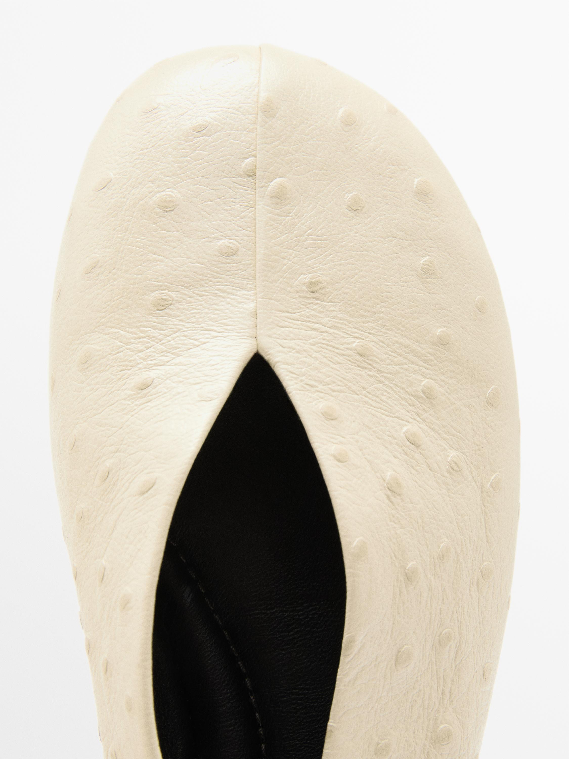 Lederballerinas mit Straußenprint · Weiss · Schuhe | Massimo Dutti | Massimo Dutti DE