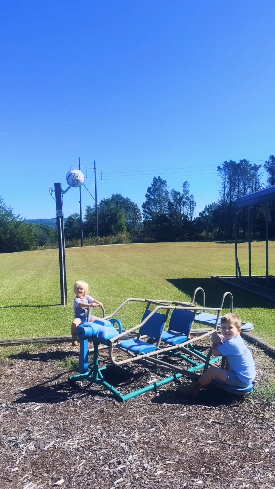 This gorgeous cool fall day 🍁 called for running errands around town 🏬 and a picnic 🧺 at the park!! 🛝 These boys loveee the airplane ✈️ seesaw and collecting leaves!! 🍂