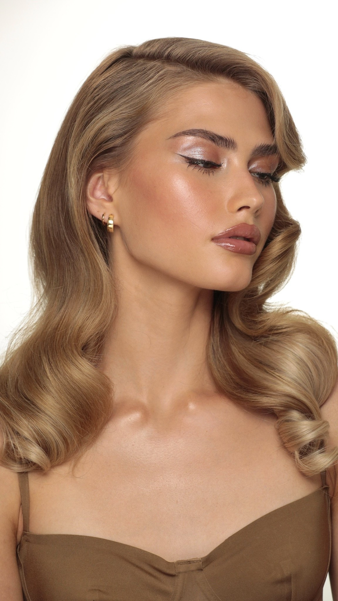 Hailey’s iconic glow

#LTKbeauty #LTKluxury #LTKFashionMonth