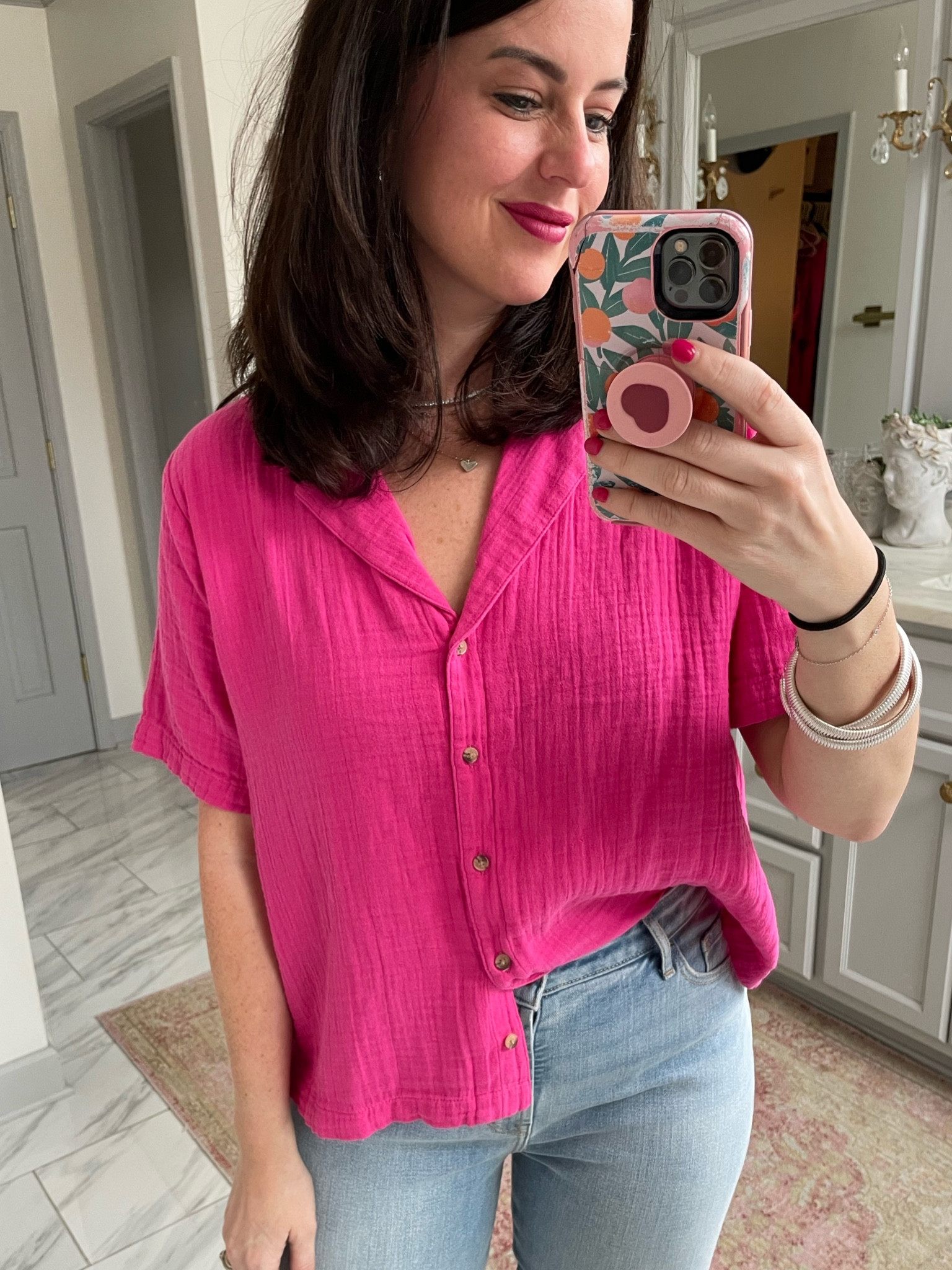 The most comfy spring button down. It’s the gauzy Marterial of your dreams. Pairs well with denim or with the match shorts. I’ll link those below. This color is perfect for #HOCWINTERS