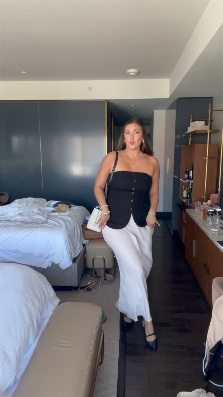 LTKCon day 3! Love this skirt from anthro, it lays perfect and is worth the extra money! 

#LTKSeasonal #LTKCon #LTKStyleTip