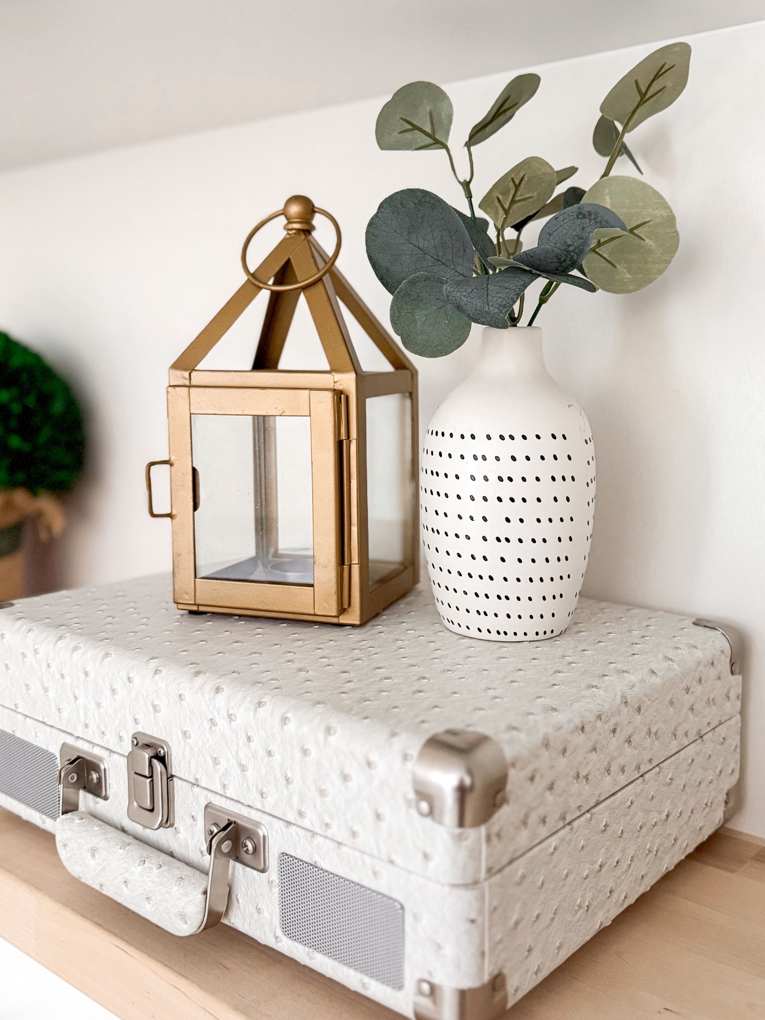 Neutral shelf decor! 

#LTKdayinmylife #LTKHome