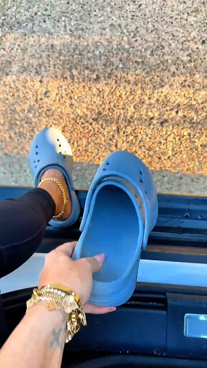 Crocs mellow clogs are sooooo comfy #crocs #crocsmellow #mellowcrocs #crocsmellowclogs #ad @Crocs 

 #LTKootd #LTKWorkwear #LTKTravel