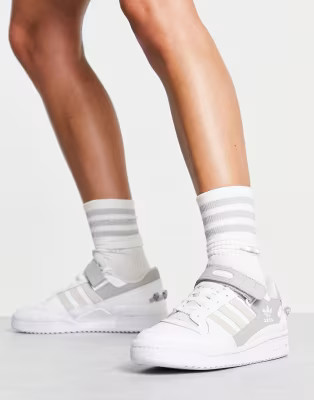 adidas Originals Forum Low sneakers in white and grey | ASOS (Global)