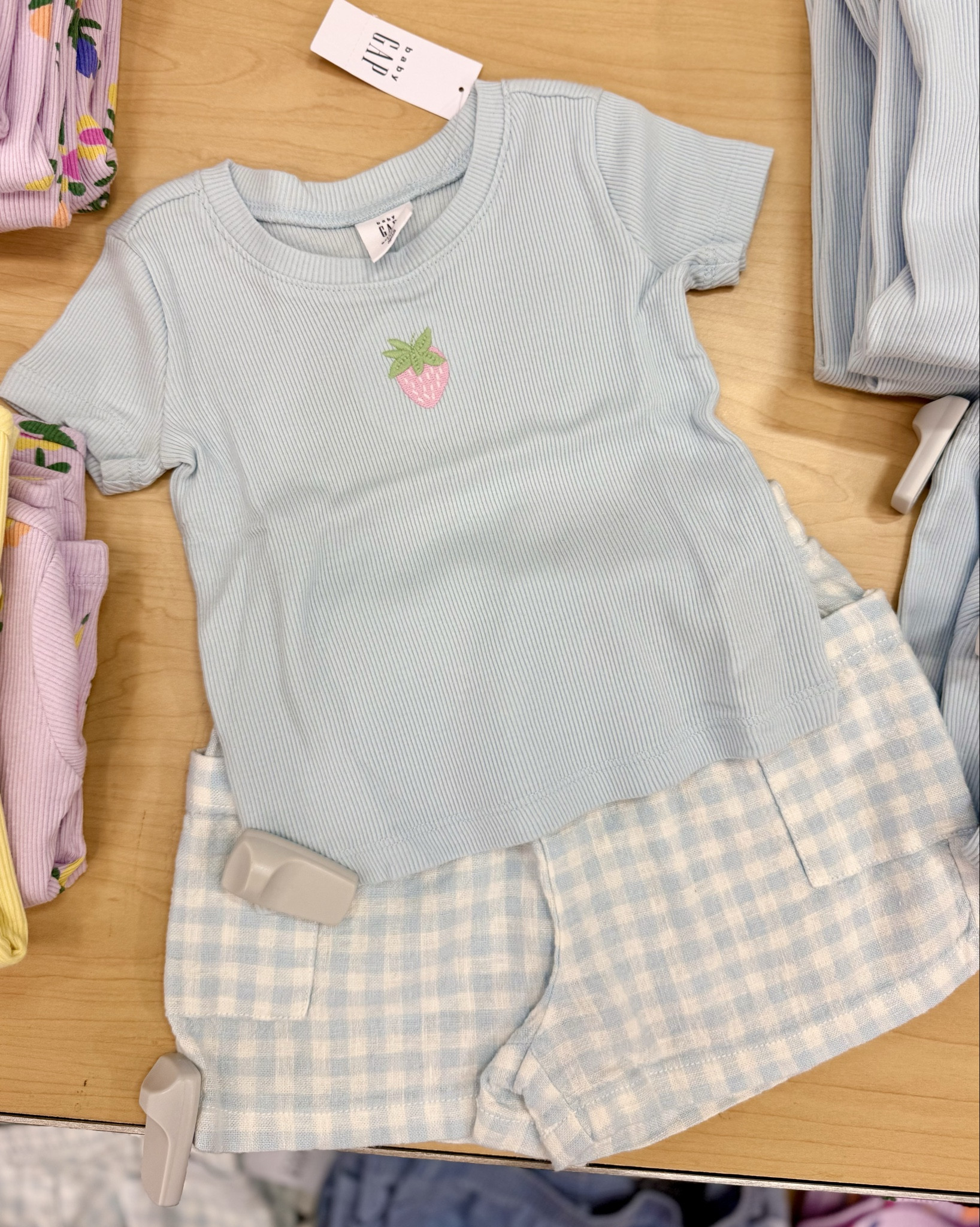 Mix and match little girls linen cargo shorts and ribbed tees 😍🍓 they have baby girl, toddler and little girls sizes, SO cute for Spring and Summer, AND they’re currently 40% off 👀
-

#SpringFashionFinds #ToddlerOOTD #LittleGirlStyle #GirlMom #SpringVibes #ToddlerFashion #MomLife #ToddlerMama #SpringWardrobe #SpringOOTD 

#LTKBaby #LTKKids #LTKdayinmylife