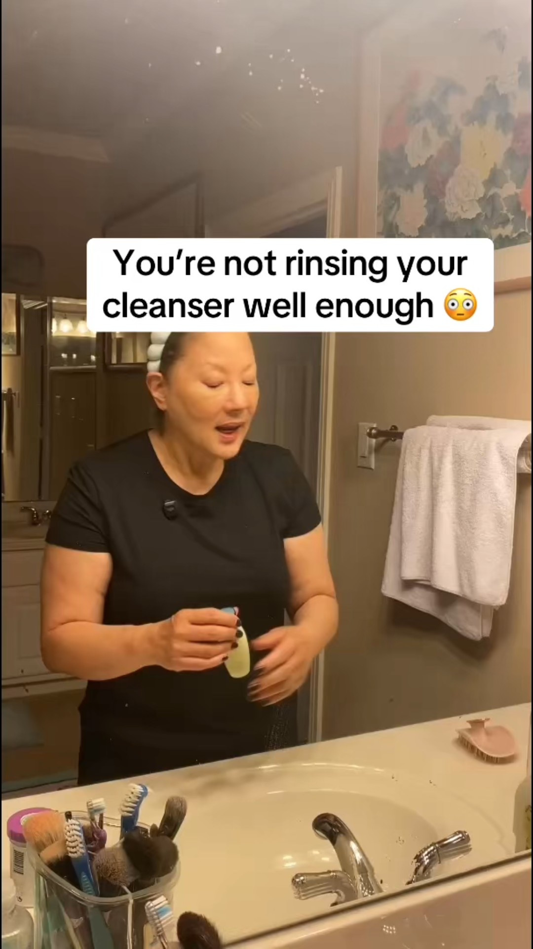 Cleansing doesn’t end when you stop washing — it ends when you rinse properly.
Any cleanser left behind can interfere with absorption, irritate the skin barrier, and clog pores.
That’s why I rinse 25–30 times, especially around the hairline and jawline.


#LTKselfcare #LTKvlog #LTKBeauty