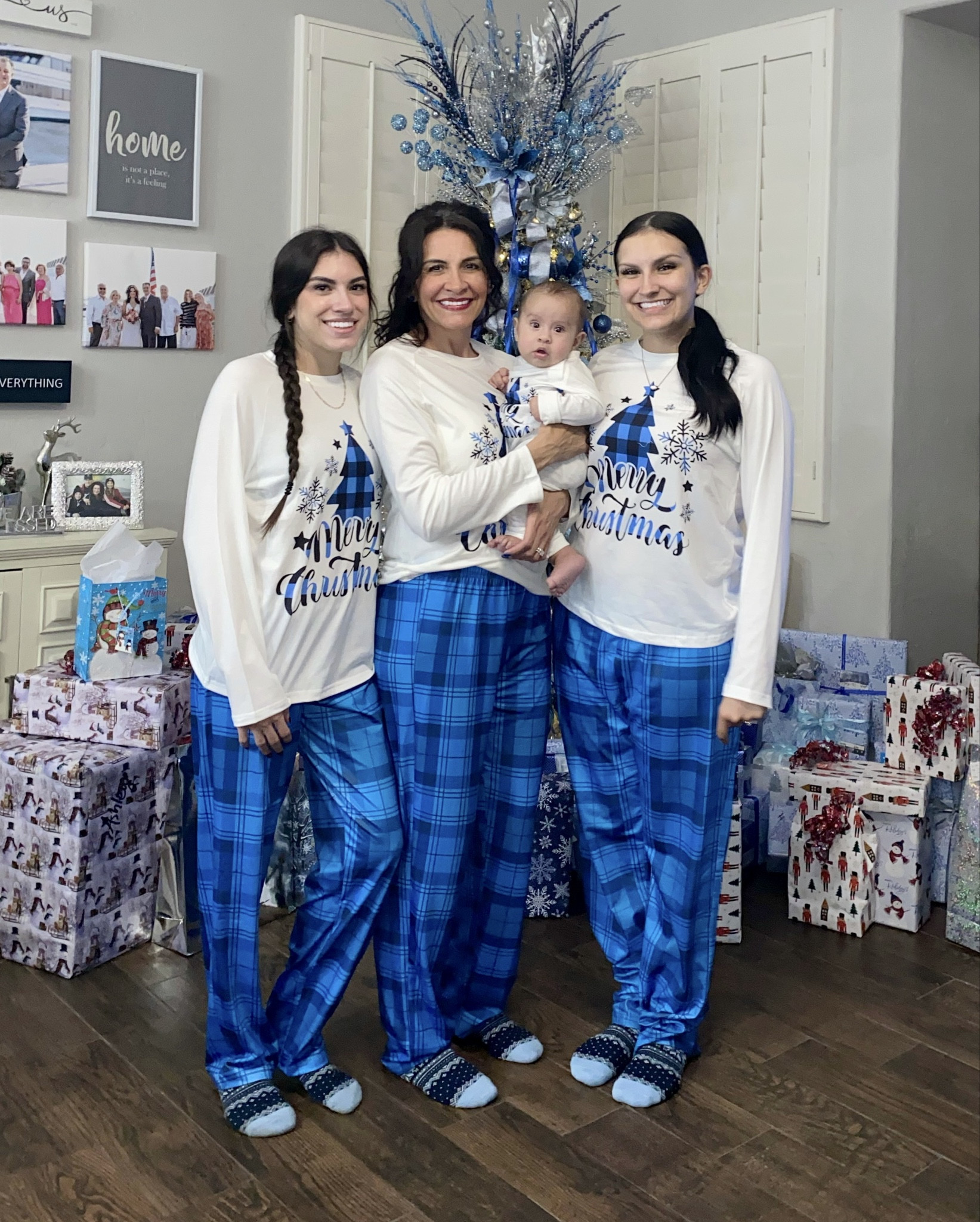 Merry Christmas! 🎄🎁💙🩵

Feliz Navidad! 🎄🎁💙🩵

#matchingchristmaspjs #christmaspijamas #feliznavidad #merrychristmas #holidays2024

#LTKSeasonal #LTKHoliday #LTKFindsUnder50