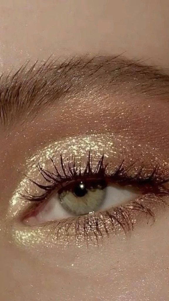 An easy way to elevate your holiday makeup this NYE? Sparkle eyeshadow of course! Add a touch of New Year’s Eve glam with sparkle metallic eyeshadow. Adding a few of my favorite sparkly eyeshadows and eyeshadow palettes below! .. For more links to stocking stuffers, makeup bag, snow boots, holiday party dress finds, follow me on LTK! ✨

#LTKgrwm #LTKHoliday #LTKBeauty