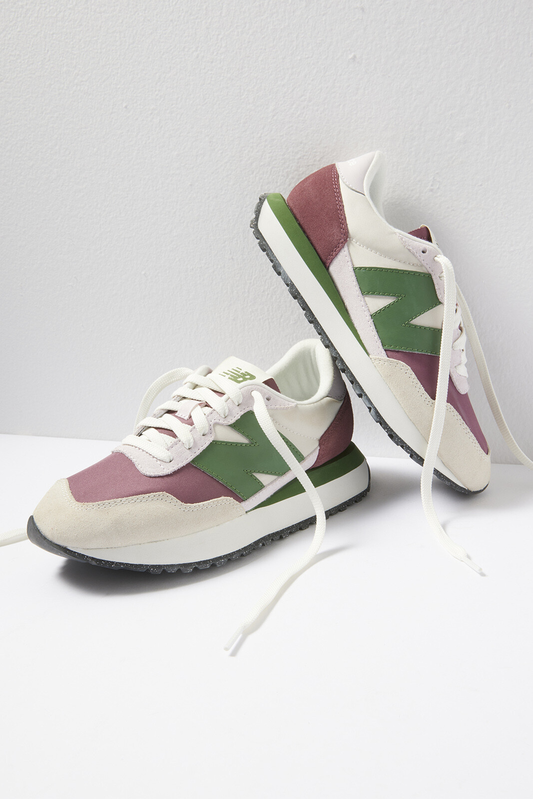 237 Sneaker | Evereve