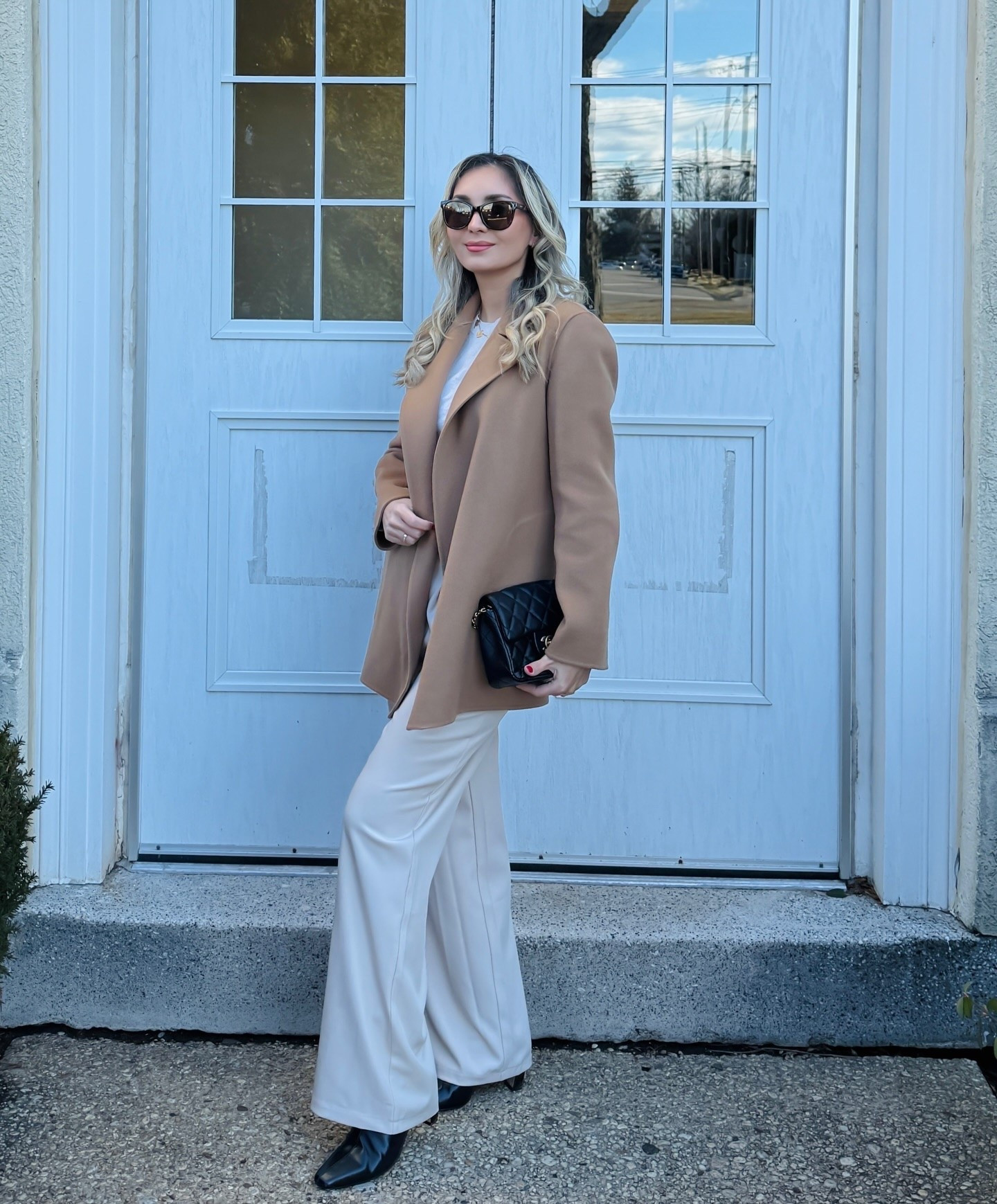 fall uniform: Theory jacket + cream trousers
#theory #camelblazer #falloutfit #neutralstyle #quietluxury