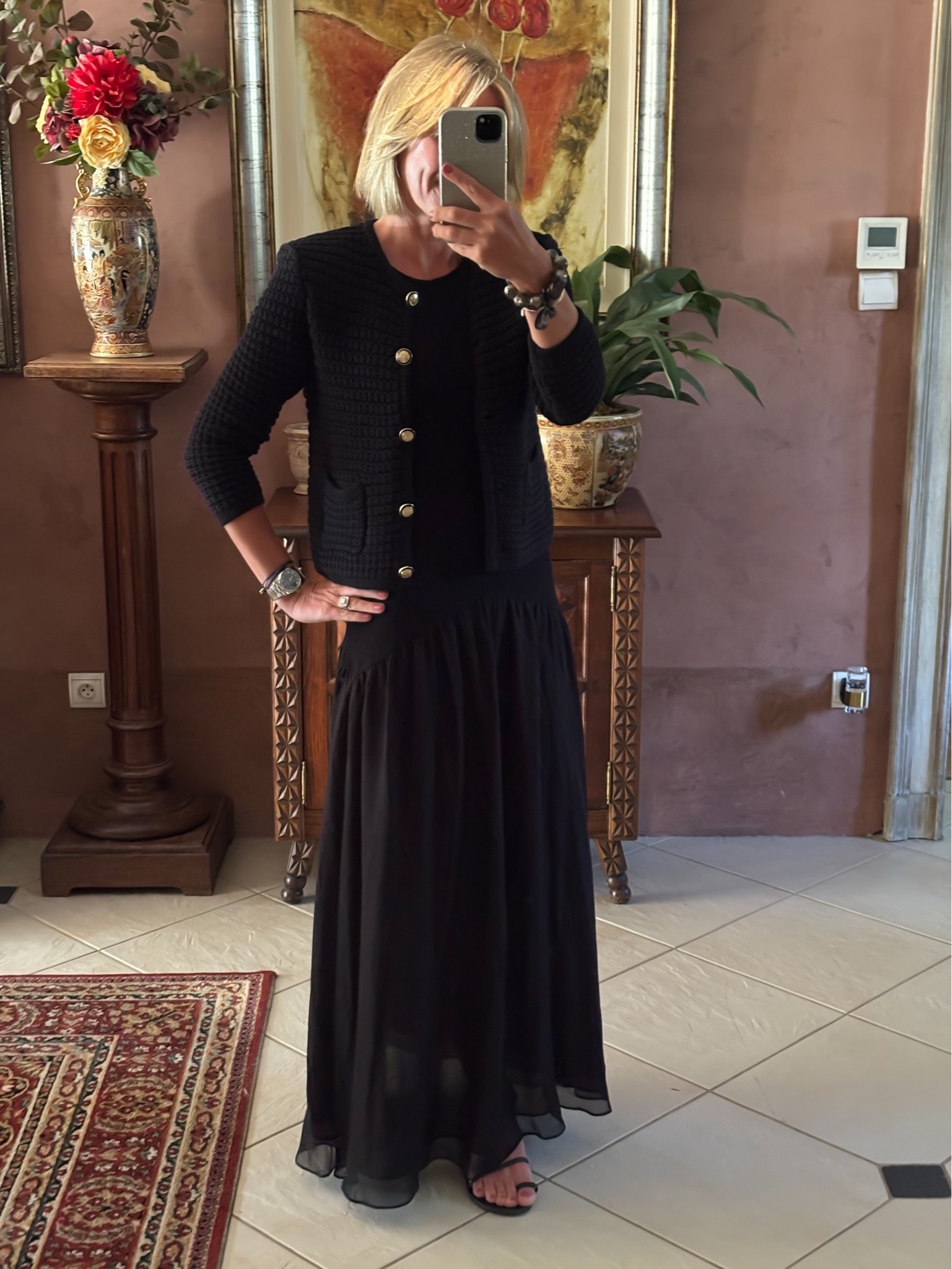 Simples in all black
.
#mymiifefashion

#LTKeurope #LTKsummer #LTKover50style