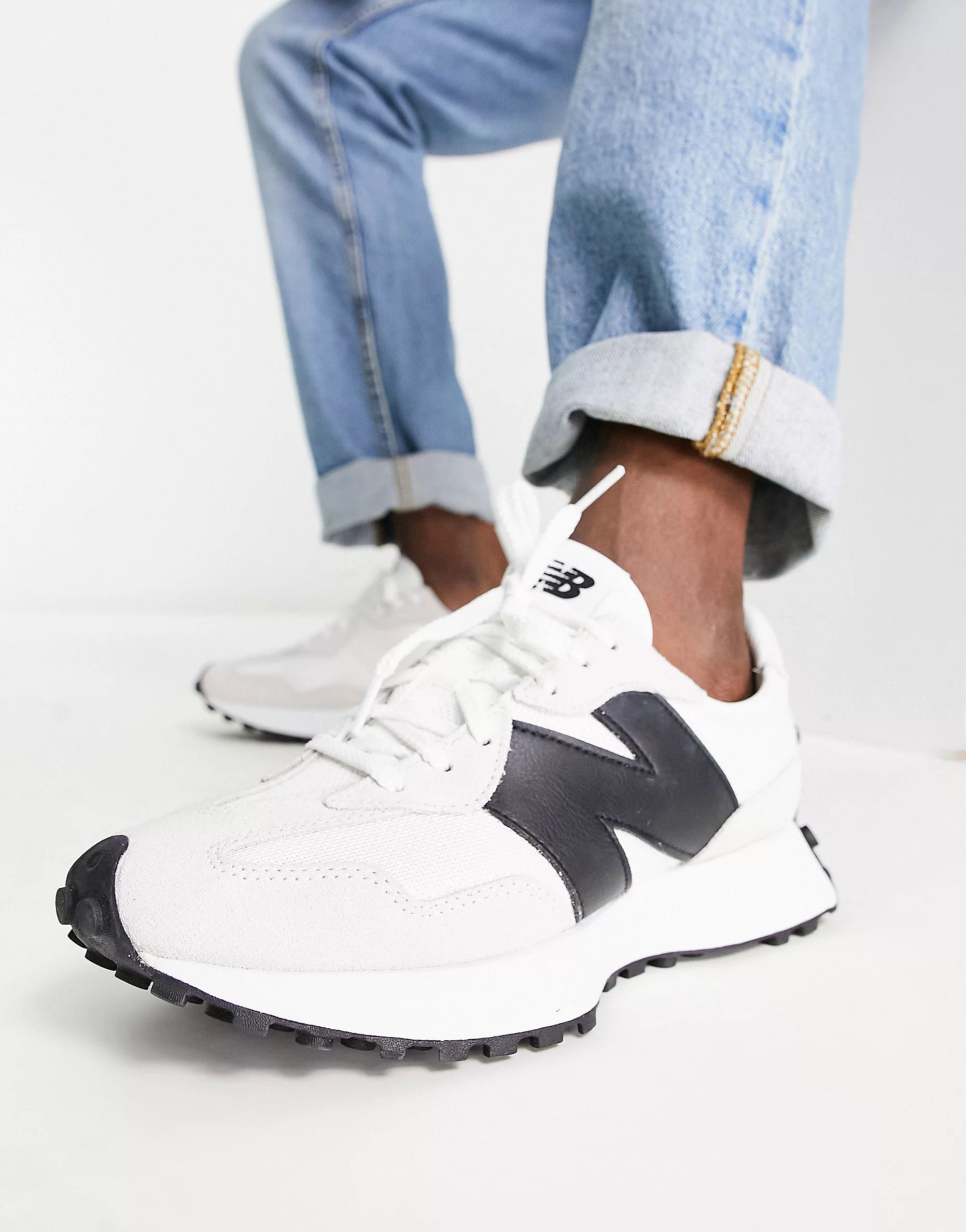 New Balance 327 trainers in white and black | ASOS (Global)