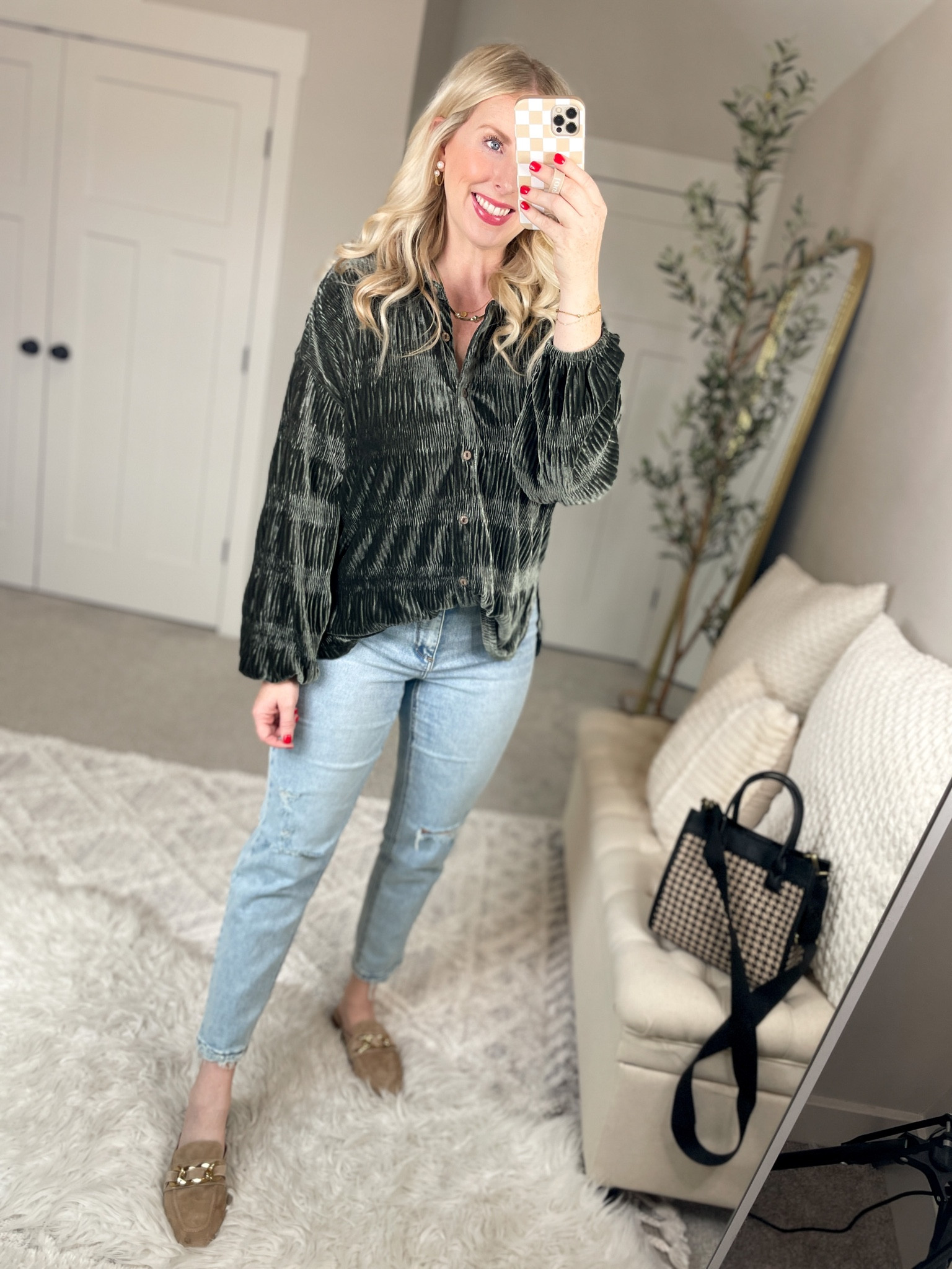 Daily try on, LTK sale, pink lily 
Velvet button down- medium [runs oversized!] 

#LTKSale #LTKfindsunder50 #LTKsalealert