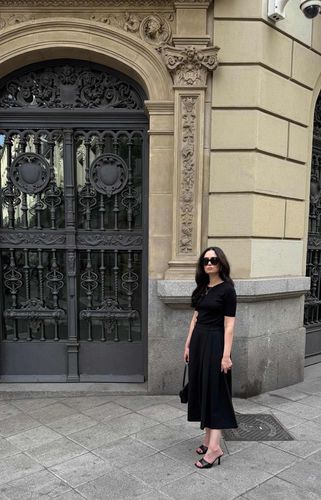 Top: Zara
Skirt: Babaton
Mules: Dune London
Bag: Celine
Sunglasses: Celine

#LTKtravel #LTKpetite