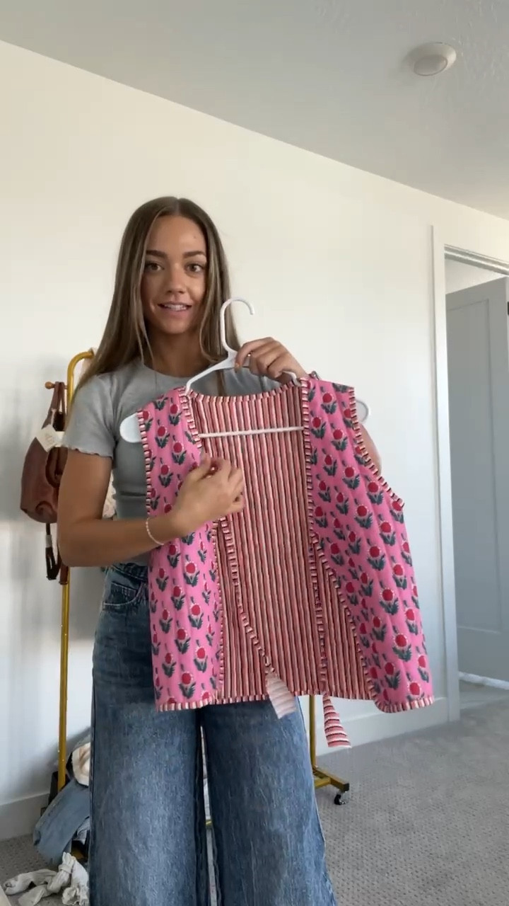 This vest gives you the PERFECT and most fun pop of color to your outfits 💗🤩

Size: Smalll

#LTKVideo #LTKSeasonal #LTKNYFW