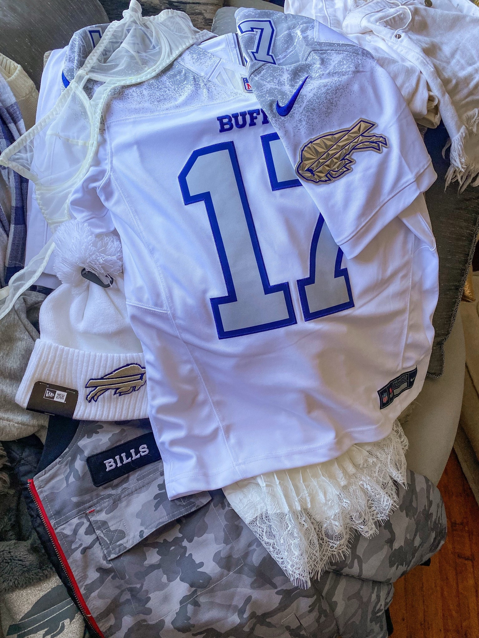 Buffalo Bills Game Ready! Linking today’s all white fit. 

#LTKFindsUnder100 #LTKActive #LTKStyleTip