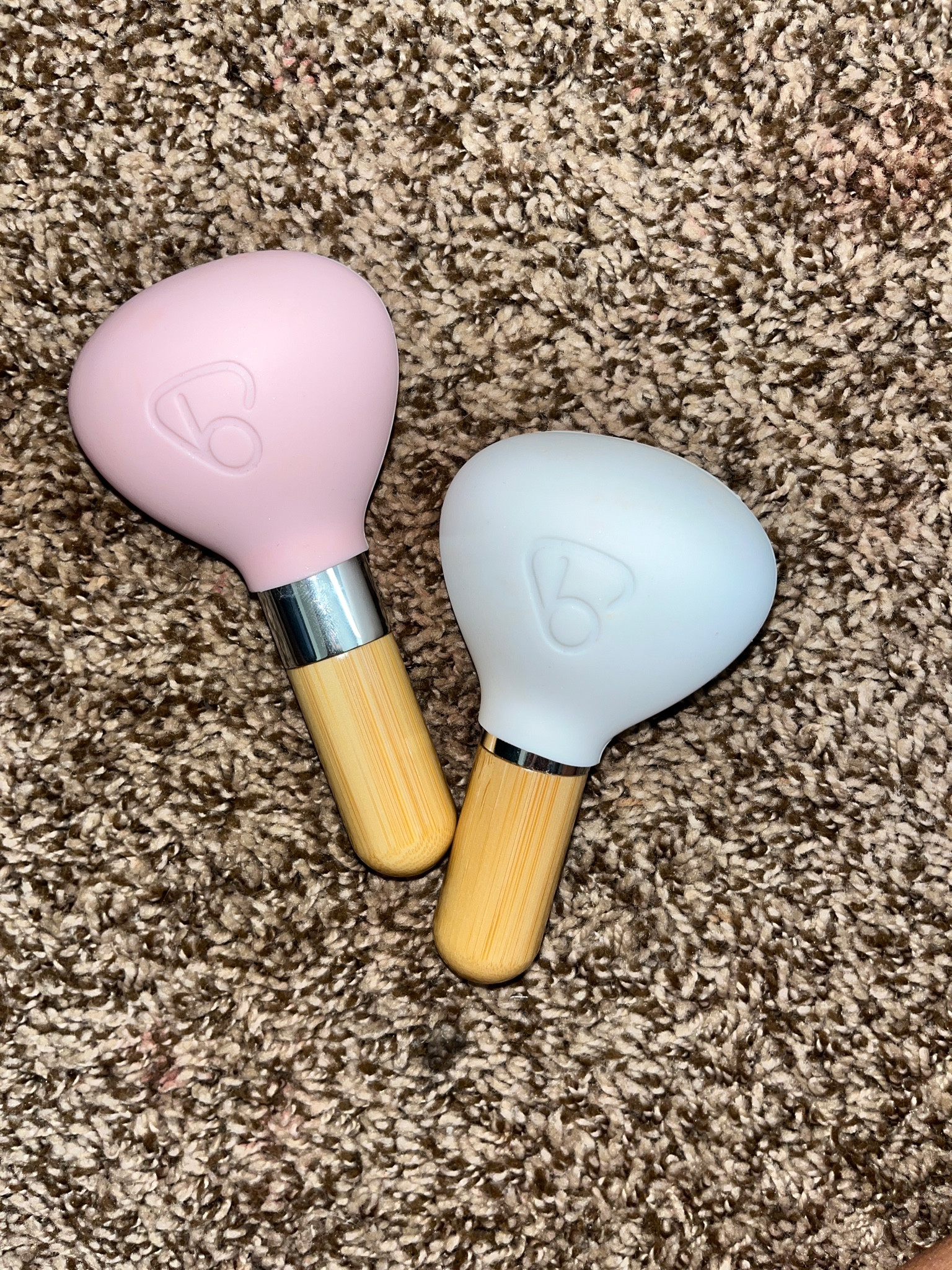 I’m a big germ freak when it comes to my makeup brushes. When everything’s in my makeup bag together i don’t like putting my brushes on my face. These makeup brush covers keep your brushes clean and protected so I feel so much better using them😍

#LTKbeauty #LTKstyletip